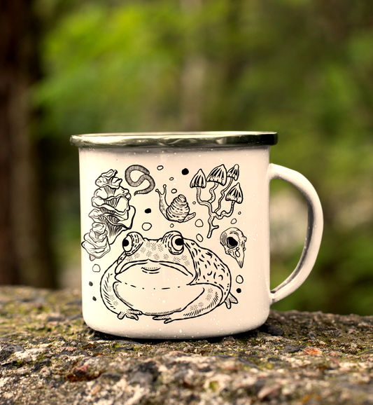 Emaille-Tasse - “Goblincore Sammelsurium”